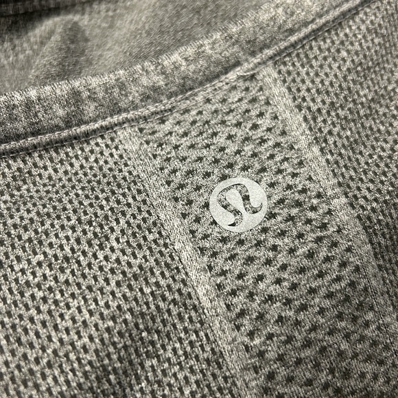 Lululemon Swiftly Tech Short Sleeve Shirt Sz 10 Gray - Picture 9 of 13